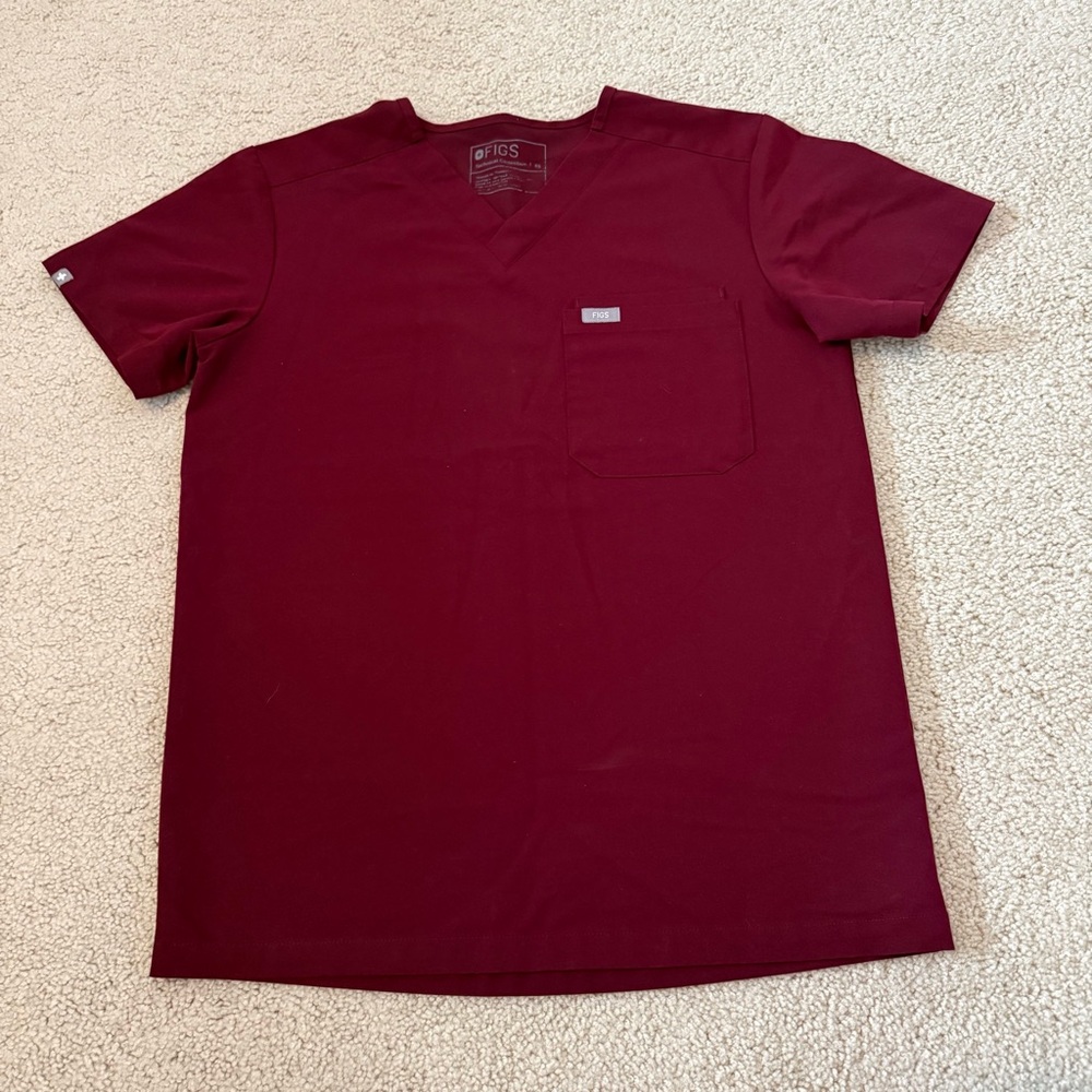 FIGS Technical Collection Leon Scrub Top Men's XS Burgundy 3 Pocket